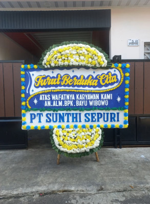 Papan Bunga Duka di Figur