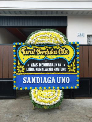 Papan Bunga Duka di Figur